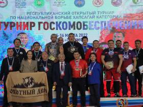 В Якутии завершился турнир Госкомобеспечения по национальной борьбе хапсагай