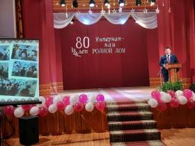 Пришкольный интернат в селе Булгунняхтах Якутии отметил 80-летие