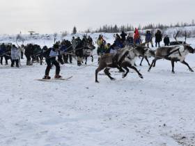 Гонки на оленях стали частью празднования Дня оленевода в Оленекском районе Якутии