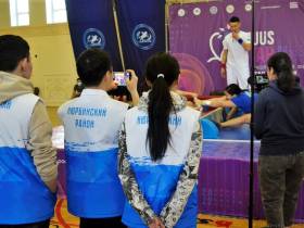 Известные гимнастки Аверины познакомились с якутским мас-рестлингом