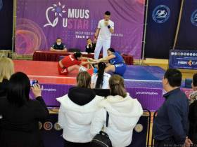 Известные гимнастки Аверины познакомились с якутским мас-рестлингом