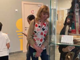 В Smart библиотеке в Якутске открылась передвижная выставка авторских кукол