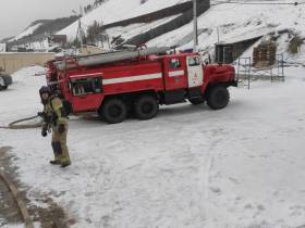 В Якутске во время пожара в производственном цехе пострадал мужчина