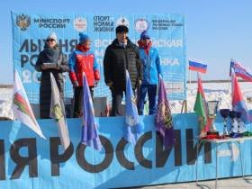 Трудовые коллективы Якутии состязались на лыжне