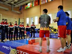 Без мастеров. Команды наслегов Якутии борются за табун лошадей на турнире по мас-рестлингу