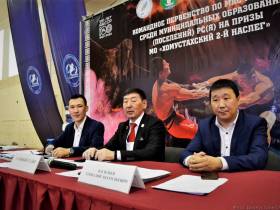 Без мастеров. Команды наслегов Якутии борются за табун лошадей на турнире по мас-рестлингу