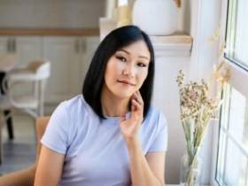 Мастерица из Эвено-Бытантайского улуса к 100-летию ЯАССР создала панно с гербами районов Якутии