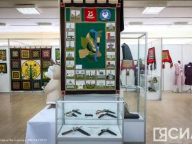 В Якутске открылась выставка мастеров Хатырыкского наслега