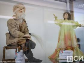 В Якутске открылась выставка мастеров Хатырыкского наслега