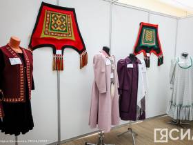 В Якутске открылась выставка мастеров Хатырыкского наслега