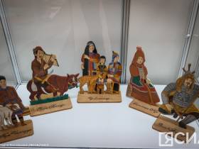 В Якутске открылась выставка мастеров Хатырыкского наслега