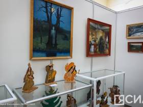 В Якутске открылась выставка мастеров Хатырыкского наслега