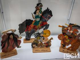 В Якутске открылась выставка мастеров Хатырыкского наслега