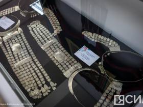 В Якутске открылась выставка мастеров Хатырыкского наслега