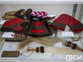 В Якутске открылась выставка мастеров Хатырыкского наслега