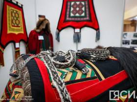 В Якутске открылась выставка мастеров Хатырыкского наслега