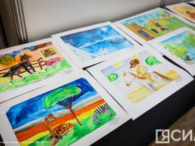 В Якутске открылась выставка мастеров Хатырыкского наслега