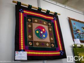 В Якутске открылась выставка мастеров Хатырыкского наслега