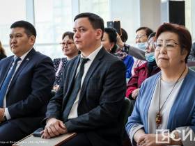 В Якутске открылась выставка мастеров Хатырыкского наслега