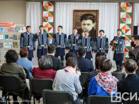 В Якутске открылась выставка мастеров Хатырыкского наслега