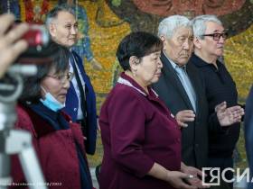 В Якутске открылась выставка мастеров Хатырыкского наслега