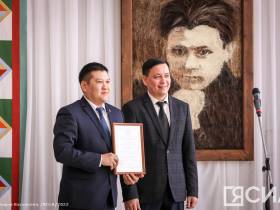 В Якутске открылась выставка мастеров Хатырыкского наслега