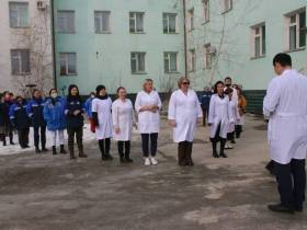 Коллектив Медцентра Якутска отметил Всемирный день здоровья зарядкой