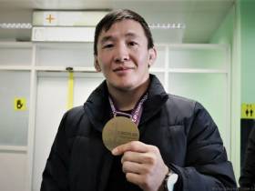 Владимир Егоров вернулся в Якутию после победы на чемпионате Европы по вольной борьбе