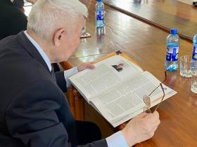 Вышла книга, посвященная 25-летию Национального центра аудиовизуального наследия народов Якутии