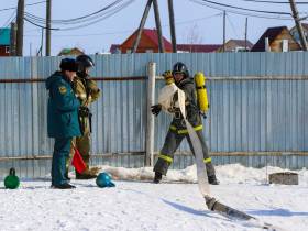 В Якутске прошли соревнования по пожарному кроссфиту