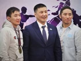 Якутским борцам Владимиру Егорову и Эдуарду Григорьеву вручили заслуженные награды