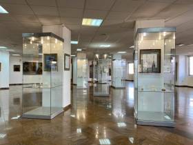 "Муосчут эйгэтэ". В Якутске открылась выставка художника-костореза Романа Пинигина