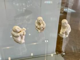 "Муосчут эйгэтэ". В Якутске открылась выставка художника-костореза Романа Пинигина