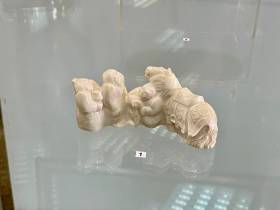 "Муосчут эйгэтэ". В Якутске открылась выставка художника-костореза Романа Пинигина