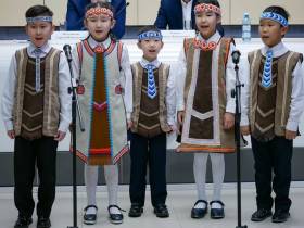 В Якутии школы и детские сады на 100 % обеспечат учебниками по родным языкам