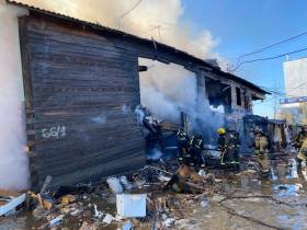 В 2-этажном расселенном доме по ул. Дзержинского, 66/1 Якутска произошел пожар