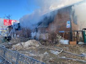 В 2-этажном расселенном доме по ул. Дзержинского, 66/1 Якутска произошел пожар