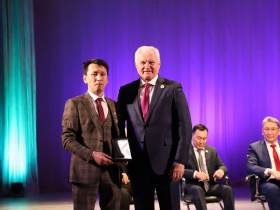 Главы трех крестьянских хозяйств Якутии получили звания «Заслуженный фермер России»