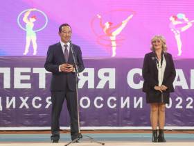 Николай Долгунов поприветствовал сборную Якутии по художественной гимнастике