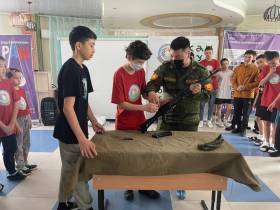 В центре "Сосновый бор" проходят смены патриотической направленности