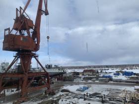 Премьер Якутии оценил ход строительства Жатайской судоверфи