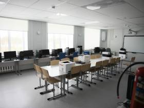 Глава Якутии ознакомился с реновацией Кысыл-Сырской школы