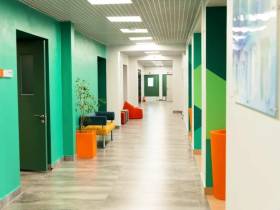 Глава Якутии ознакомился с реновацией Кысыл-Сырской школы