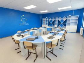 Глава Якутии ознакомился с реновацией Кысыл-Сырской школы