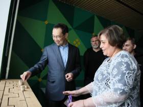 Глава Якутии ознакомился с реновацией Кысыл-Сырской школы