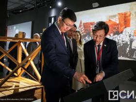 В Якутске открылась выставка "Современная история Якутии", посвящённая 100-летию ЯАССР