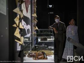 В Якутске открылась выставка "Современная история Якутии", посвящённая 100-летию ЯАССР