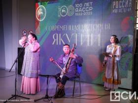 В Якутске открылась выставка "Современная история Якутии", посвящённая 100-летию ЯАССР