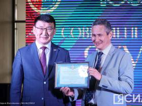 В Якутске открылась выставка "Современная история Якутии", посвящённая 100-летию ЯАССР