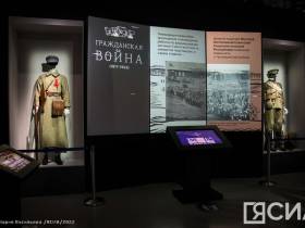 В Якутске открылась выставка "Современная история Якутии", посвящённая 100-летию ЯАССР